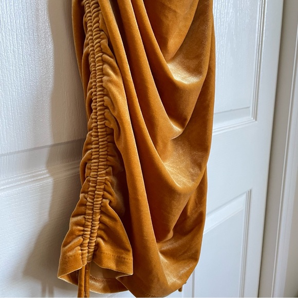 NWT House of Harlow 1960 Women’s Slinky Ruched Velvet Mini Dress Gold X-Small - Picture 10 of 14